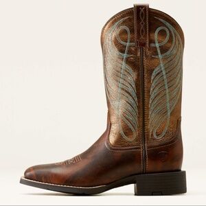 Ariat: Round Up Wide Square Toe Western Boot Womens Size 6.5